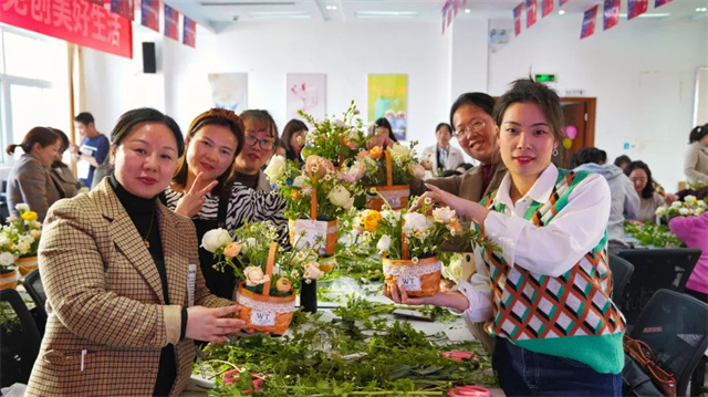 pp����ģ�����������˸�Ů�ڻ