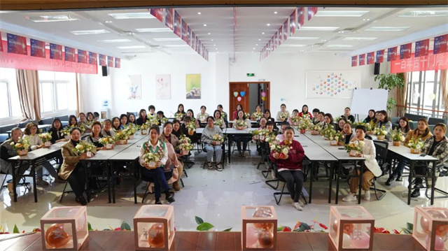 pp����ģ�����������˸�Ů�ڻ